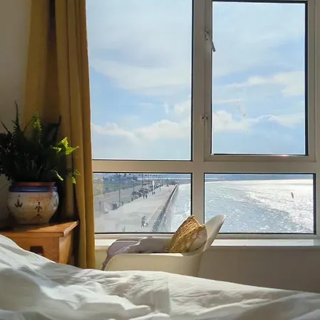 아파트 Charming Beachfront Apartments, Sea Views In