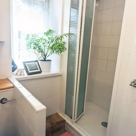 아파트 Charming Beachfront Apartments, Sea Views In *