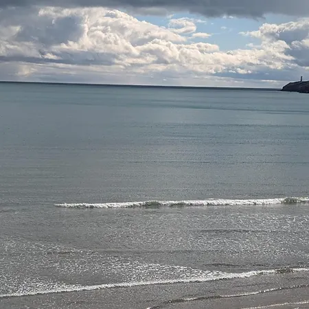 아파트 Charming Beachfront Apartments, Sea Views In 트라모어