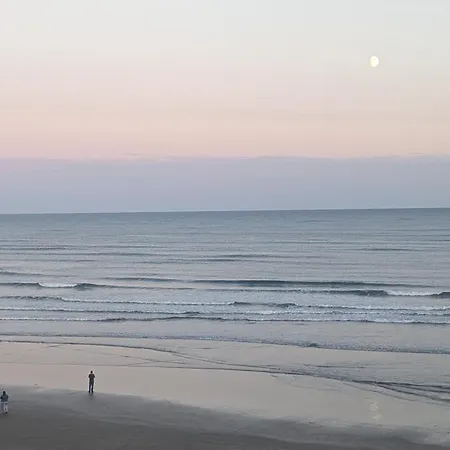 아파트 Charming Beachfront Apartments, Sea Views In *