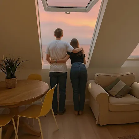 Apartament Charming Beachfront Apartments, Sea Views In