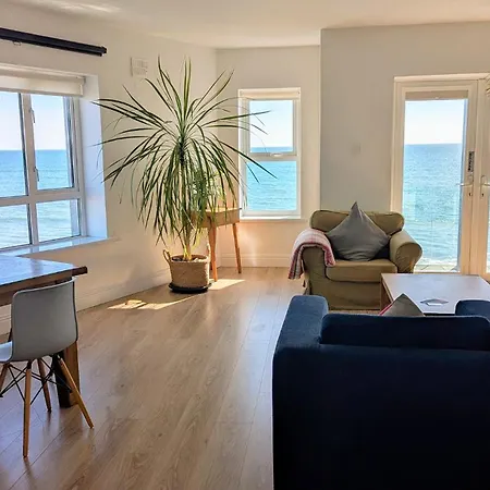 Charming Beachfront Apartments, Sea Views In * 트라모어