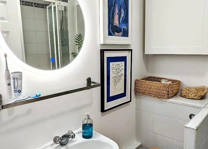 Apartamento Charming Beachfront Apartments, Sea Views In