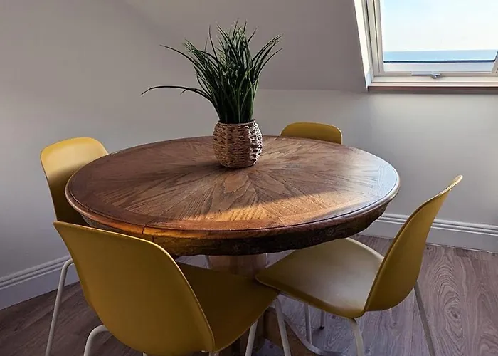 Apartamento Charming Beachfront Apartments, Sea Views In