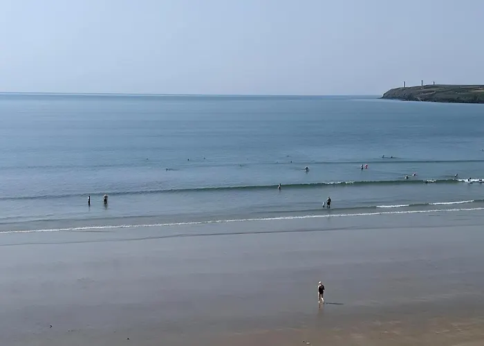 Charming Beachfront Apartments, Sea Views In Apartamento Tramore