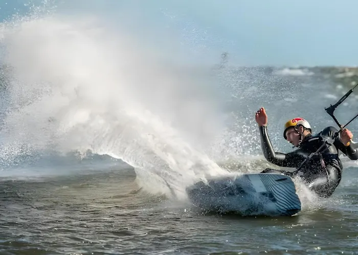 Apartamento Charming Beachfront Apartments, Sea Views In *