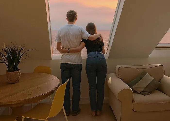 Apartamento Charming Beachfront Apartments, Sea Views In